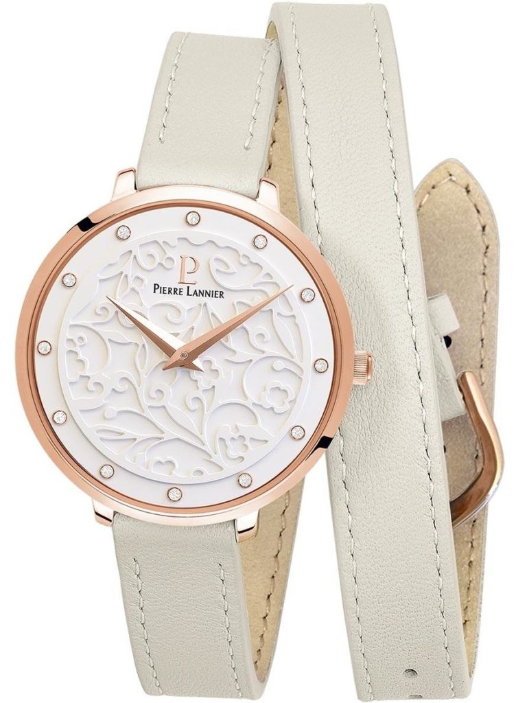 klassisk ur til kvinder med armbånds læderrem i creme hvid urskive med blomster relief og rosaguld krans fra pierre lannier hos urkompagniet